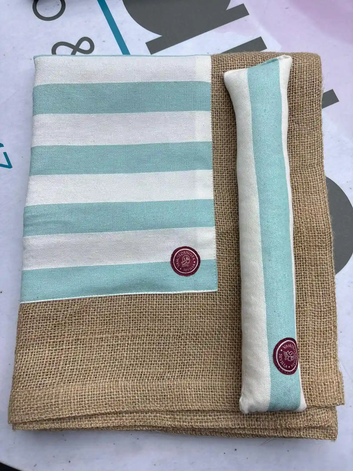 Costales elaborados artesanalmente, compuesto por una combinación de tela lisa o estampada y un saco de trama simple, como pueden ser de Brasil, Raw Coffee Mexico, descafeinado , honduras, etc.