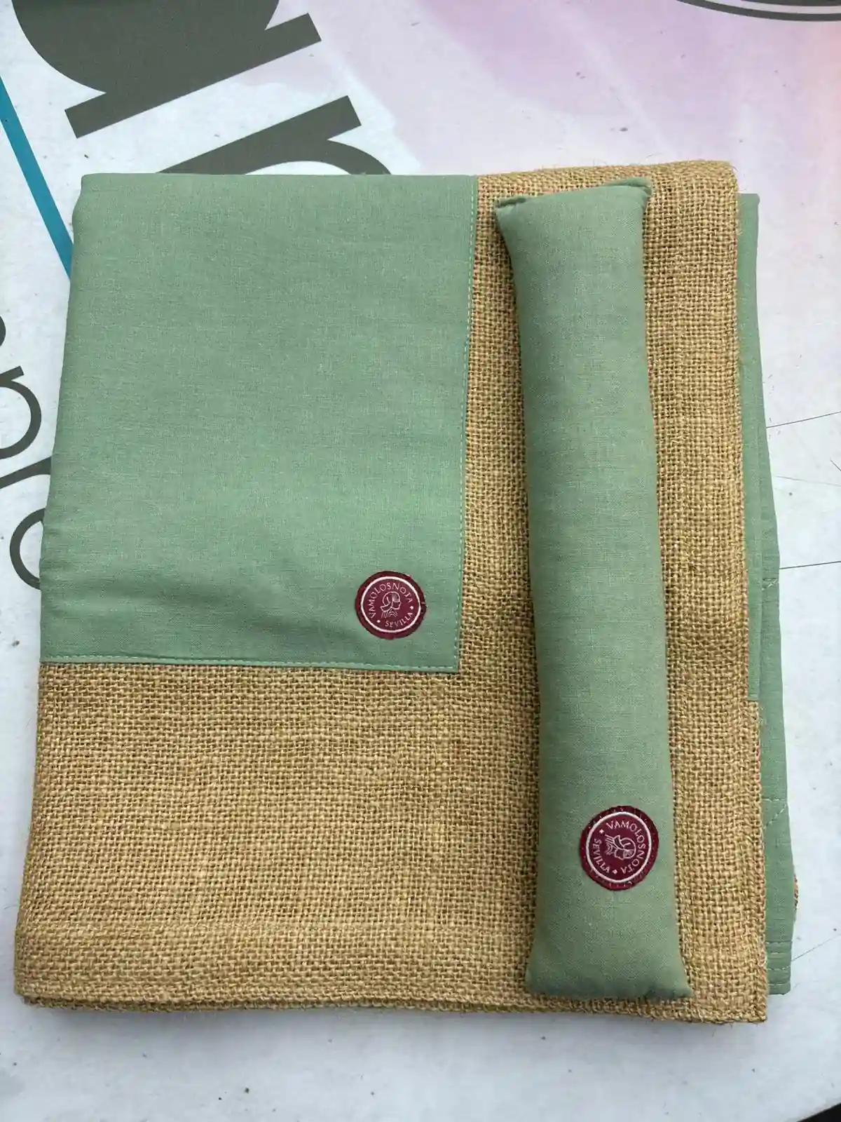 Costales elaborados artesanalmente, compuesto por una combinación de tela lisa o estampada y un saco de trama simple, como pueden ser de Brasil, Raw Coffee Mexico, descafeinado , honduras, etc.